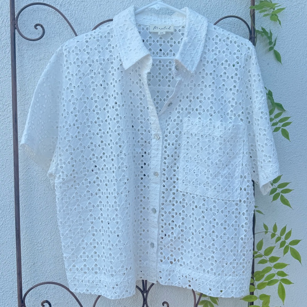 Marled White Eyelet Button-Front Short Sleeve Shirt